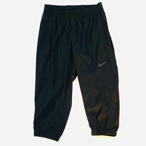 Nike dri-fit black capris with zip side pocket